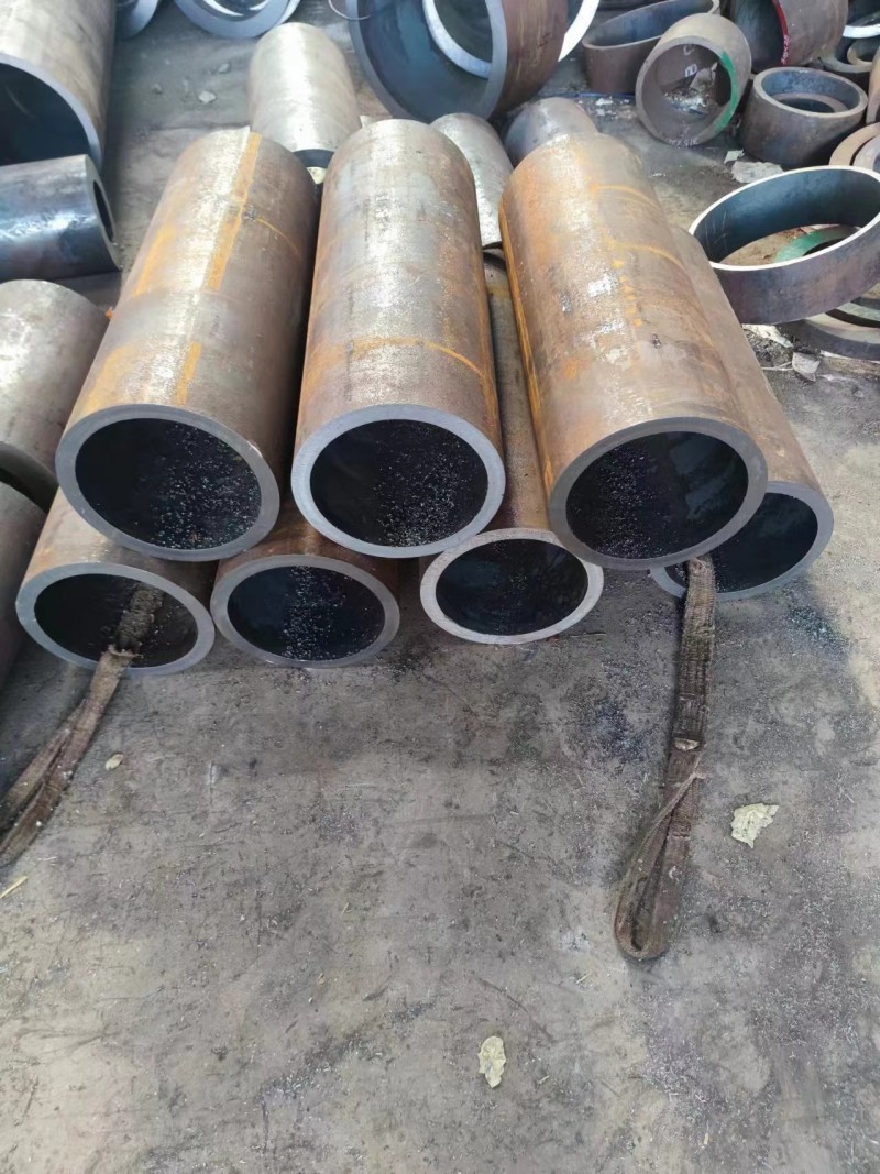 景东景东景东12Cr1MovG无缝钢管切割